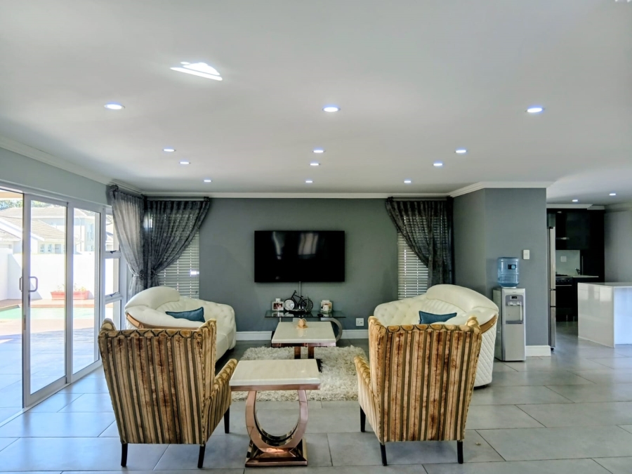 5 Bedroom Property for Sale in Beacon Bay Eastern Cape